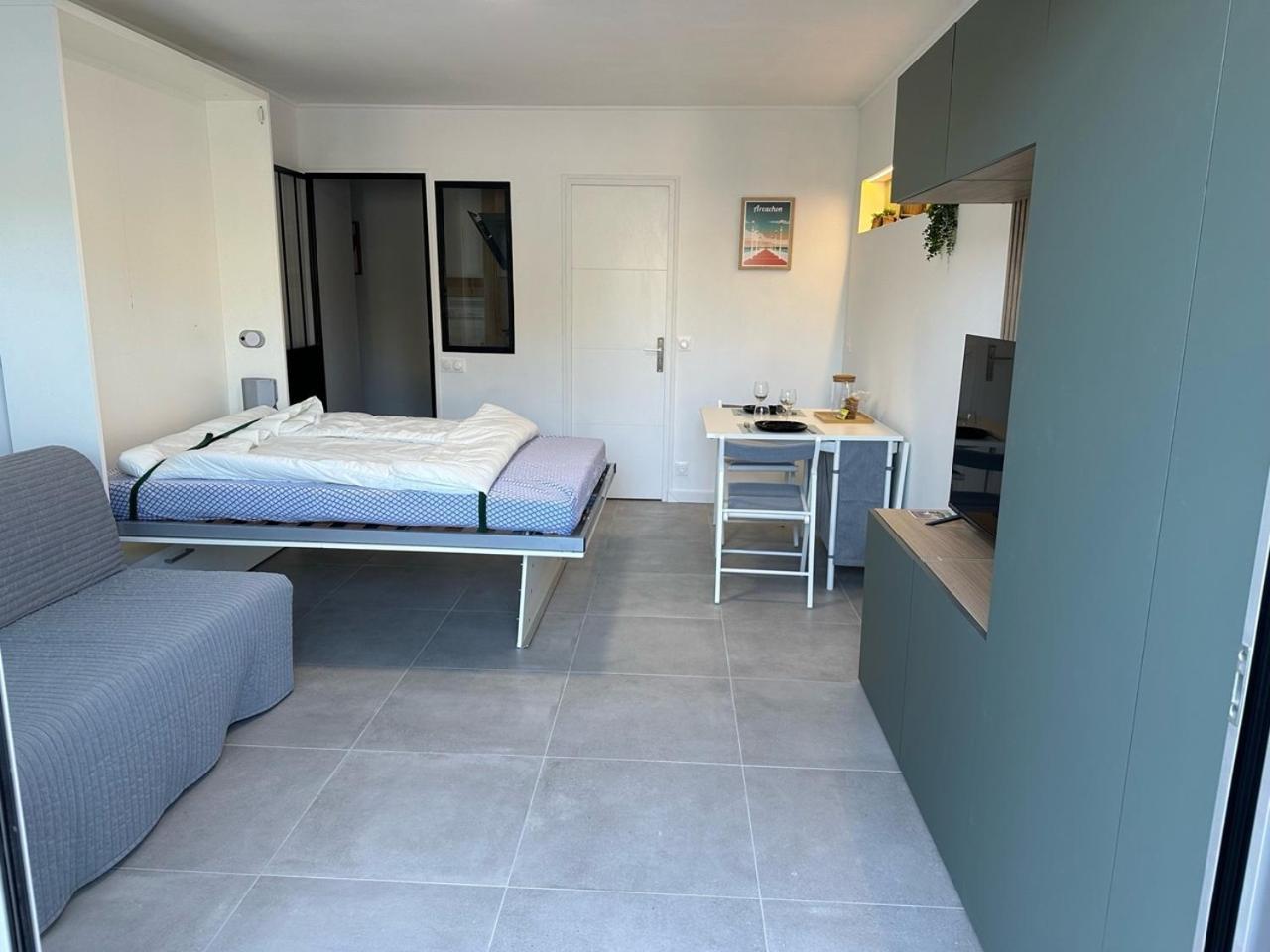 Apartment Face / Centre
